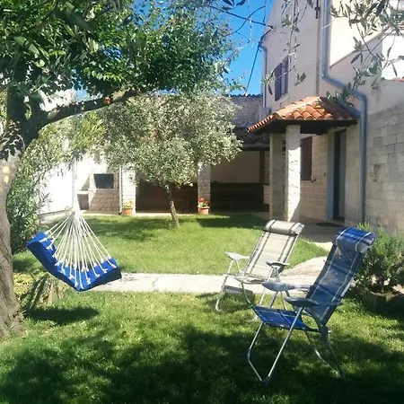 House With A Parking Space Valtura, - 16611 * Pola