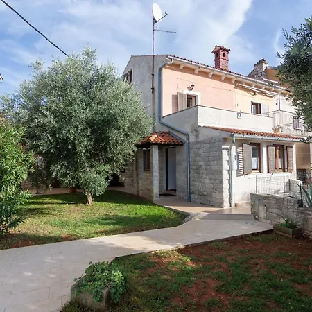 House With A Parking Space Valtura, - 16611 Pola