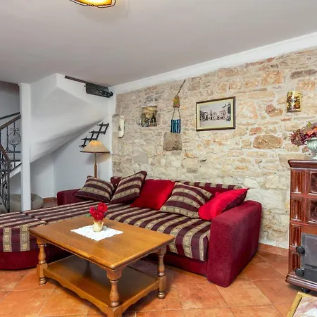 House With A Parking Space Valtura, - 16611