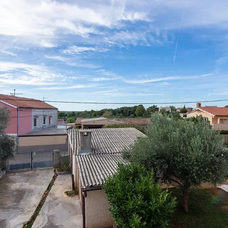 House With A Parking Space Valtura, - 16611 * Póla