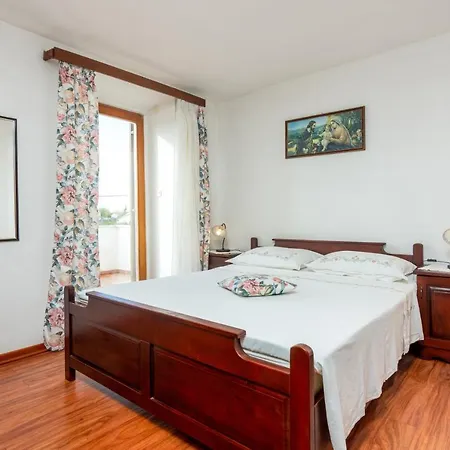 House With A Parking Space Valtura, - 16611