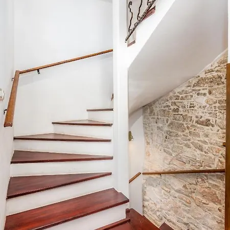 House With A Parking Space Valtura, - 16611 *