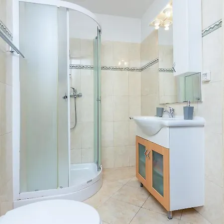 Ferienhaus House With A Parking Space Valtura, - 16611 Pula