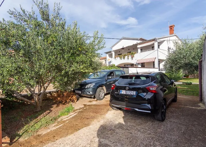 House With A Parking Space Valtura, - 16611 *